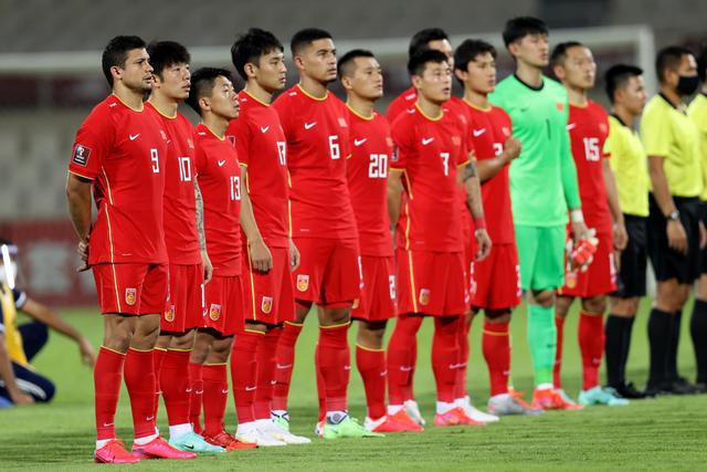 詹姆斯在76人首秀中得分 首次接恩比德助攻